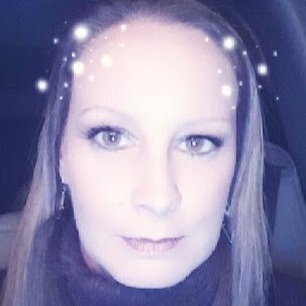 Meet your Posher, Dina